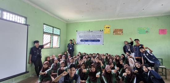 "Kukerta 38 UIN SMH Banten Gelar Seminar Literasi Digital: Bekali Generasi Muda Hadapi Dunia Maya Dengan Bijak"