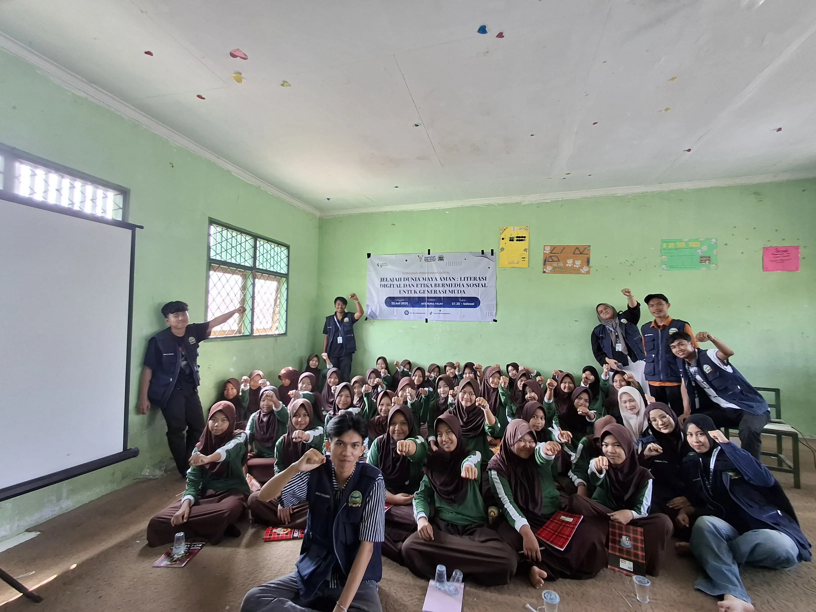 "Kukerta 38 UIN SMH Banten Gelar Seminar Literasi Digital: Bekali Generasi Muda Hadapi Dunia Maya Dengan Bijak"