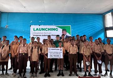 H. Hartono Serahkan Bantuan Program Indonesia Pintar Bagi 1000 Pelajar Anak Asli Papua