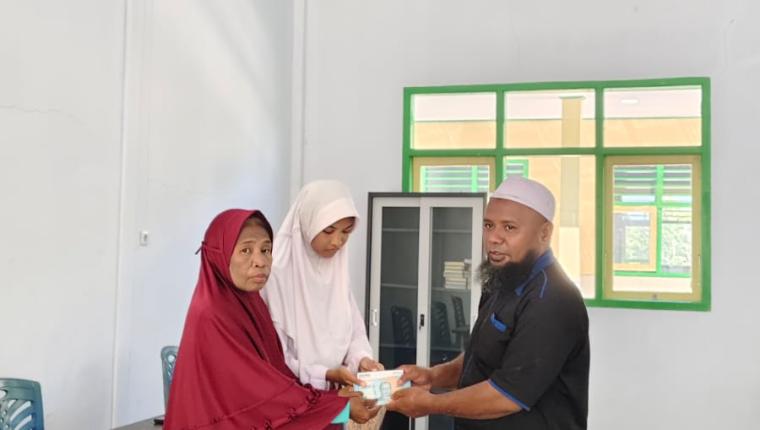 Siswa SMK Muhammadiyah Tikep Terima Dana Bantuan Pendidikan Rp 1,8 Juta