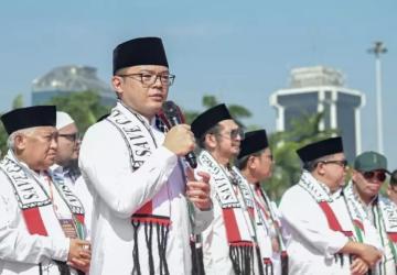 Ribuan Orang Membanjiri Monas Dalam Aksi Bela Palestina, Menlu Sugioni Siap Kirimkan Bahan Pangan ke Palestina