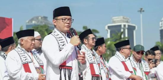 Ribuan Orang Membanjiri Monas Dalam Aksi Bela Palestina, Menlu Sugioni Siap Kirimkan Bahan Pangan ke Palestina