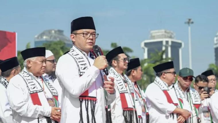 Ribuan Orang Membanjiri Monas Dalam Aksi Bela Palestina, Menlu Sugioni Siap Kirimkan Bahan Pangan ke Palestina