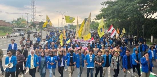 DIINISIASI OLEH PKC PMII BANTEN, PMII KOTA TANGERANG TURUT SERTA TURUN KE JALAN: SUARA MAHASISWA, SUARA RAKYAT