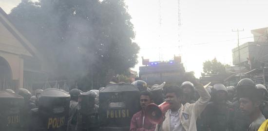 PD PII Kota Ternate dan Aliansi Malut Menggugat  Demo di Depan DPRD Kota Ternate