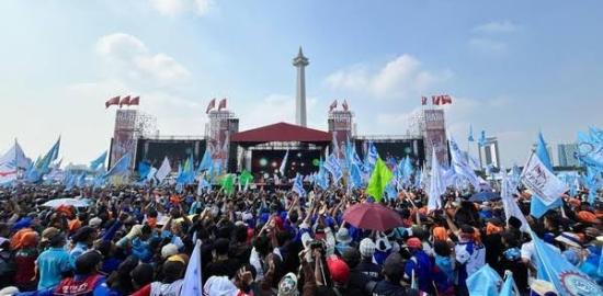 Peringatan Hari Buruh Internasional 2025: Enam Tuntutan Utama Disuarakan di Monas