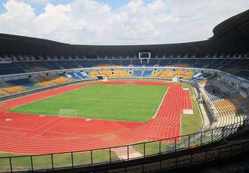 Kondisi Lapangan Memburuk, Persib Bandung Pindahkan Latihan ke Stadion SPOrT Jabar