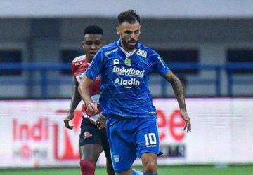 Tyronne del Pino Ramos Raih Penghargaan Pemain Terbaik Liga 1 2024–2025