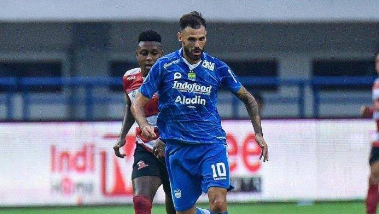Tyronne del Pino Ramos Raih Penghargaan Pemain Terbaik Liga 1 2024–2025