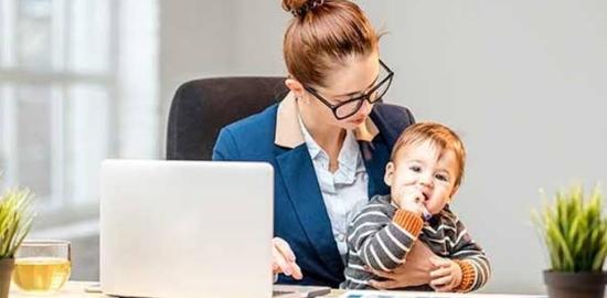 5 Sikap Positif Ibu Pekerja Saat Bertemu Anak di Rumah, Menurut Psikolog
