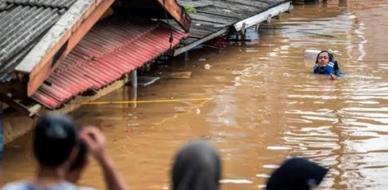 Sejumlah Wilayah di Jakarta Masih Terendam Banjir, Tinggi Air di Cililitan Capai 3,7 Meter