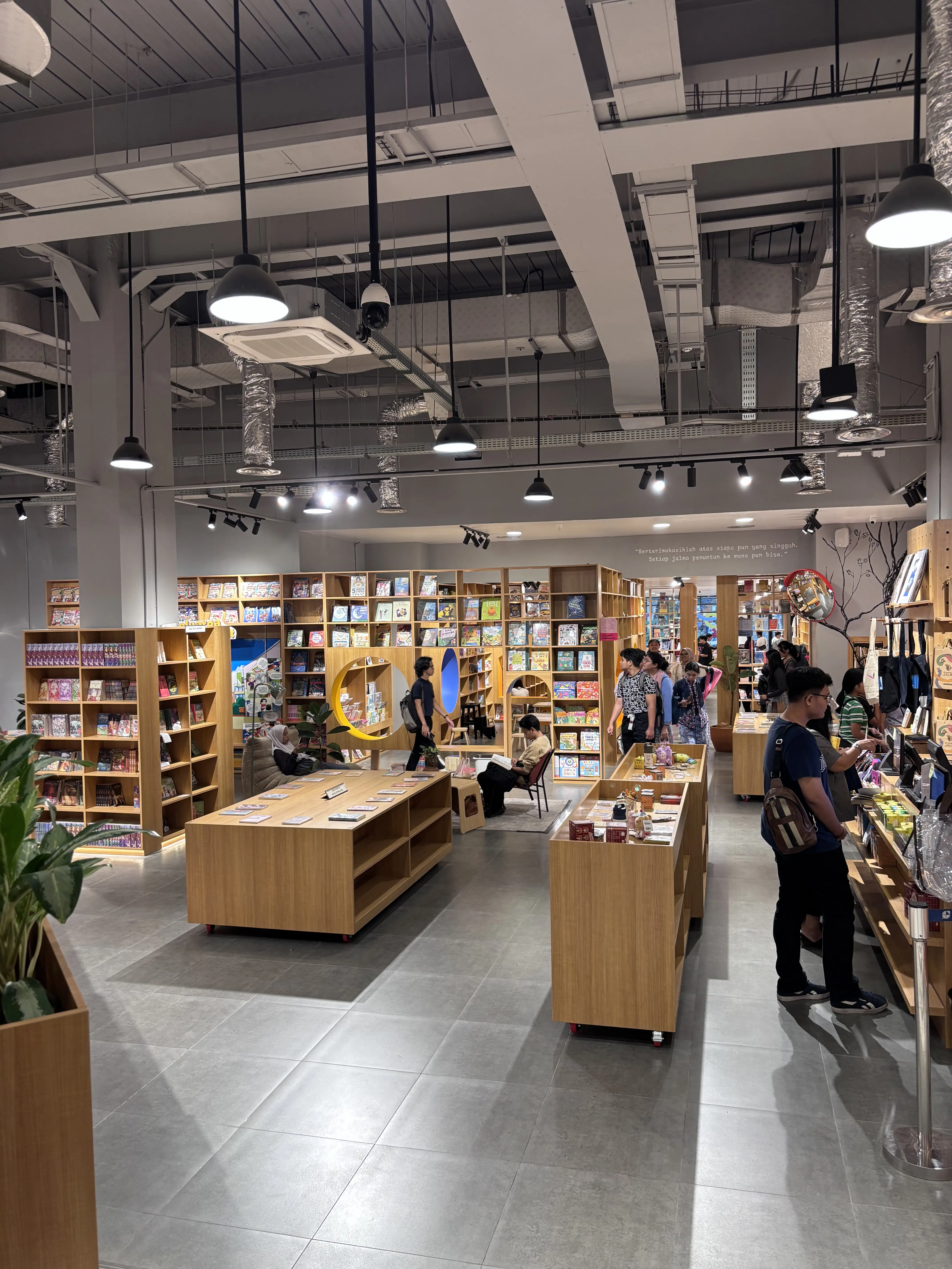 Transformasi Estetik Gramedia Blok M: Lebih dari Sekadar Toko Buku
