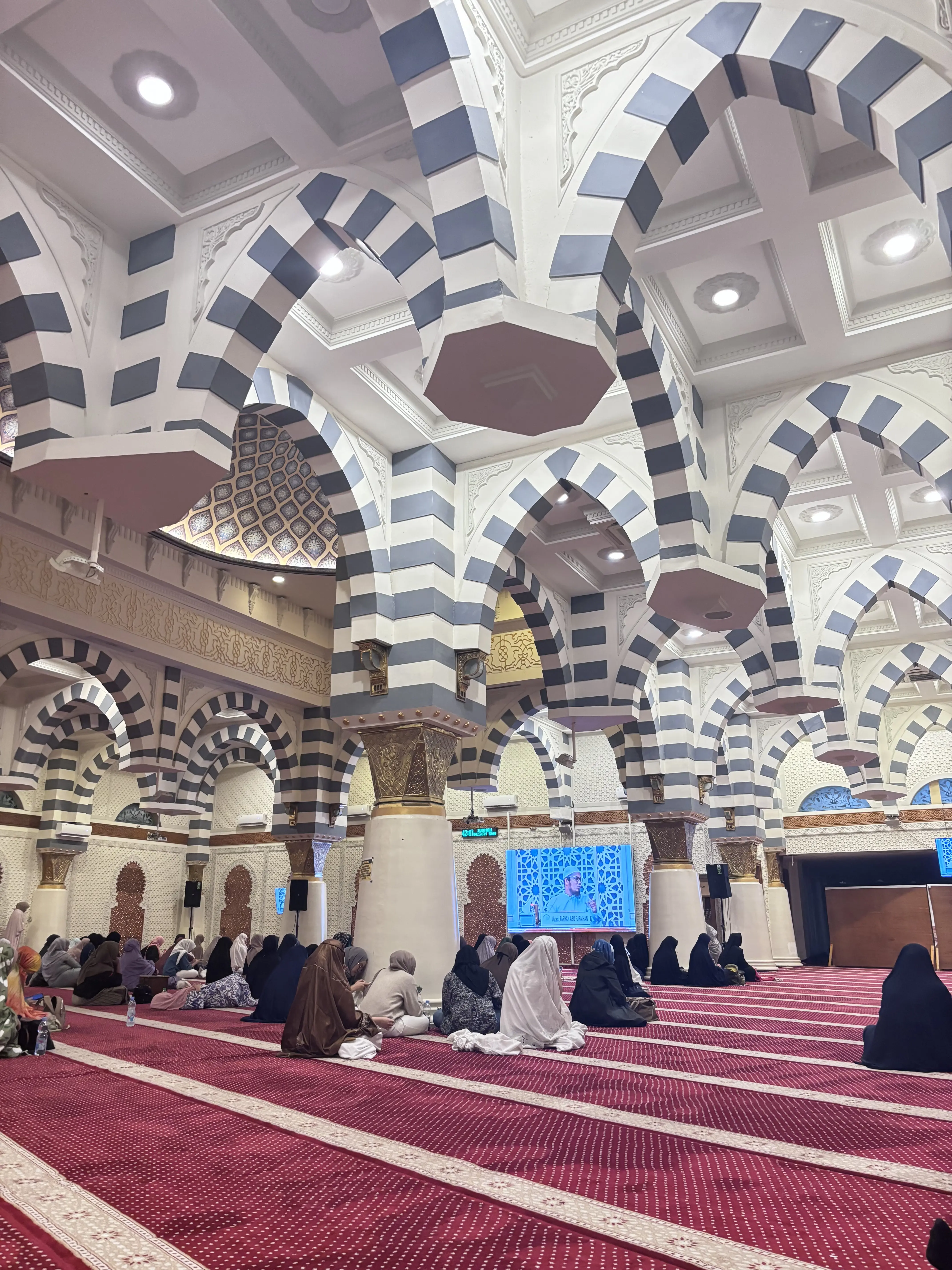 MASJID BLOK M SQUARE: OASIS SPIRITUAL DI TENGAH HIRUK-PIKUK KOTA METROPOLITAN