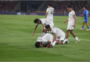 Gol Bunuh Diri Rosquillo Antar Indonesia U-23 Unggul Sementara atas Filipina di Piala AFF U-23 2025