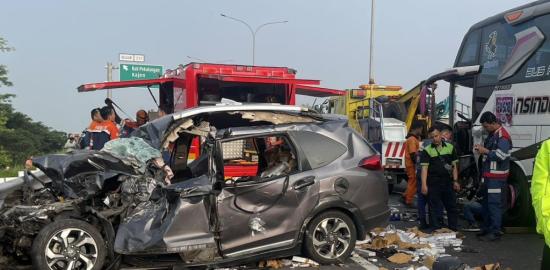 Adu Banteng Mobil BR-V dan Bus di Tol Pekalongan, Dua Warga Bogor Jadi Korban