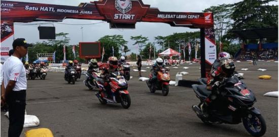 Kiki Araxa Juarai Kelas HDC-10 Vario 160cc Standar di Honda Dream Cup 2025 Seri Malang