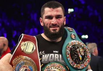 Artur Beterbiev Siap Comeback, Hadapi Deon Nicholson Tanpa Pertaruhkan Gelar