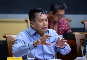 TB Hasanuddin Soroti Kejanggalan Mutasi Perwira Tinggi TNI: Ada Indikasi Kecerobohan Administratif