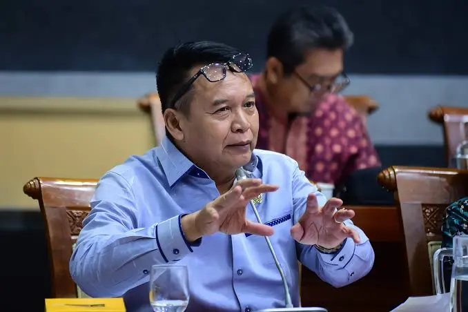 TB Hasanuddin Soroti Kejanggalan Mutasi Perwira Tinggi TNI: Ada Indikasi Kecerobohan Administratif