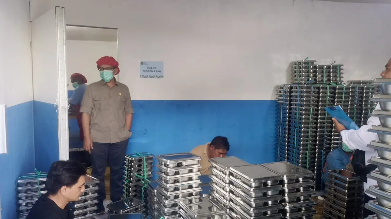 Pantau Pelaksanaan MBG, Anggota DPD RI - H. Hartono Sambangi SPPG Klasuluk