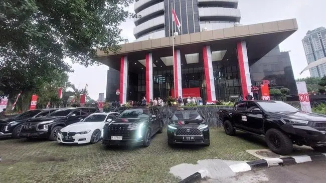 KPK Pamerkan 22 Kendaraan Mewah Hasil OTT Wamenaker Immanuel Ebenezer