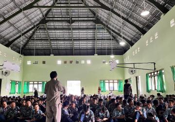 Siswa SMP 3 Turi Padati Barak Pengungsian Sleman untuk Ikuti Pelatihan Menulis Kreatif