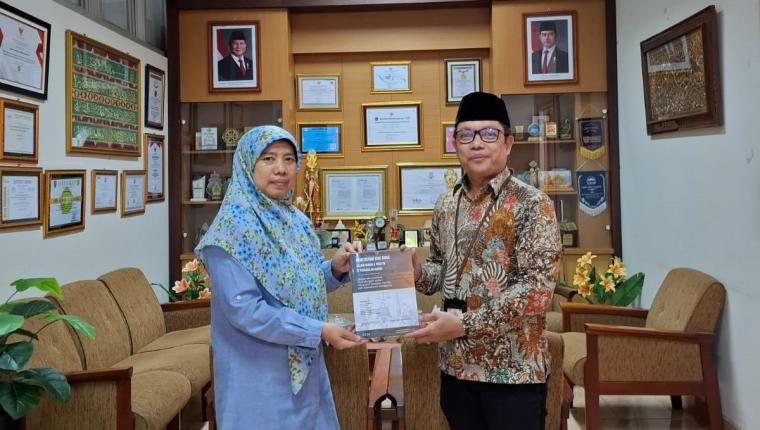 ISLaMS Serahkan Buku Laporan Penelitian kepada Akademisi dan Praktisi Hukum