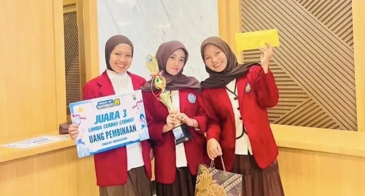 Tiga Srikandi UMTS Ukir Prestasi, Tim ECOCIV Raih Juara 3 Lomba Cerdas Cermat HUT Bhayangkara ke-80