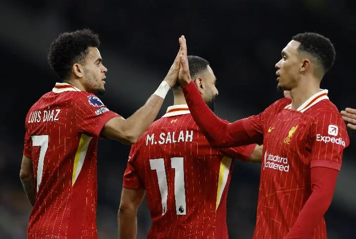 Premier League Pekan ke-17: Liverpool Menang Dramatis, Chelsea Gagal Geser Pesaing