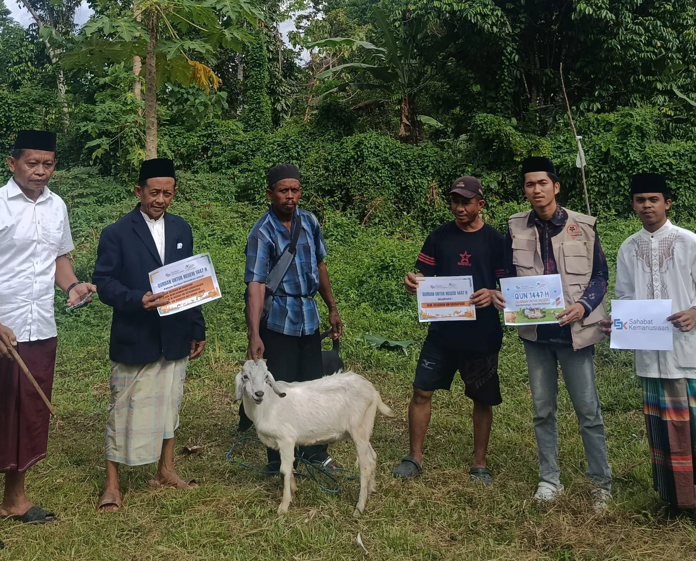 Bukan Sekadar Wacana, Pemuda Ini Turun Langsung Berbagi Kurban untuk Masyarakat Desa