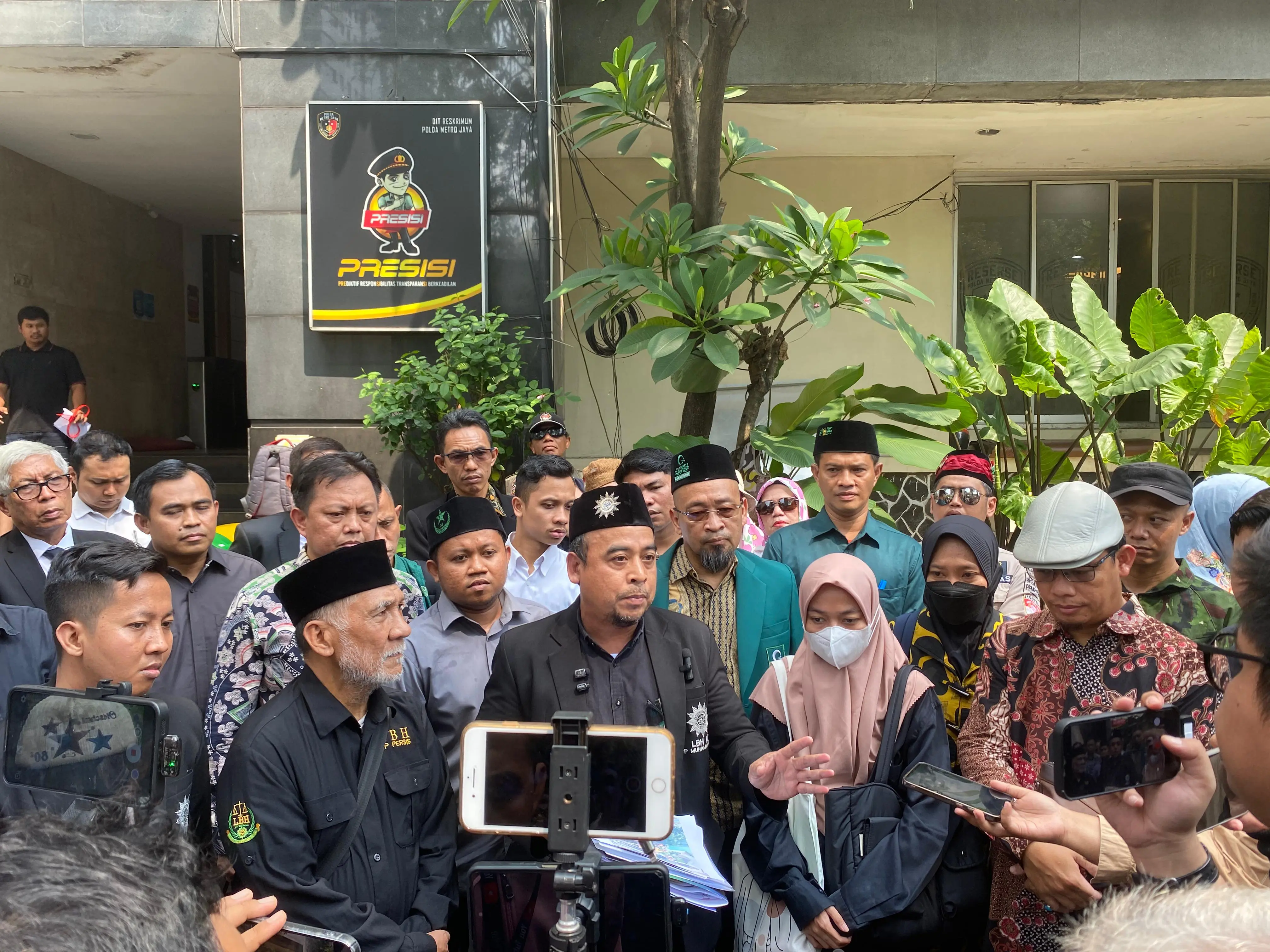 Penuhi Panggilan Polda Metro Jaya, Putri Ahmad Bahar Serahkan Bukti Penyekapan