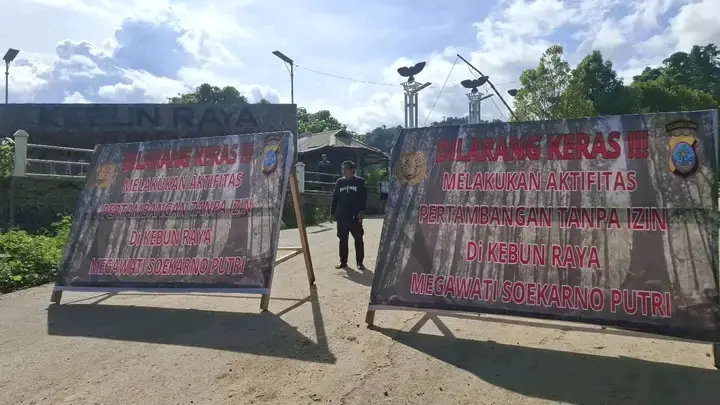 Maraknya Pertambangan Ilegal, Polres Minahasa Tenggara Pasang Baliho Himbauan dan Larangan Pertambangan Ilegal di Ratatotok