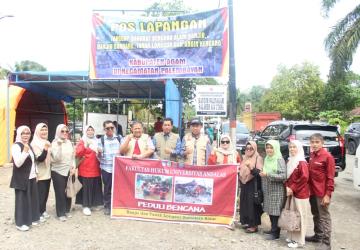 Pengabdian Bencana Fakultas Hukum Unand Bantu Korban Banjir