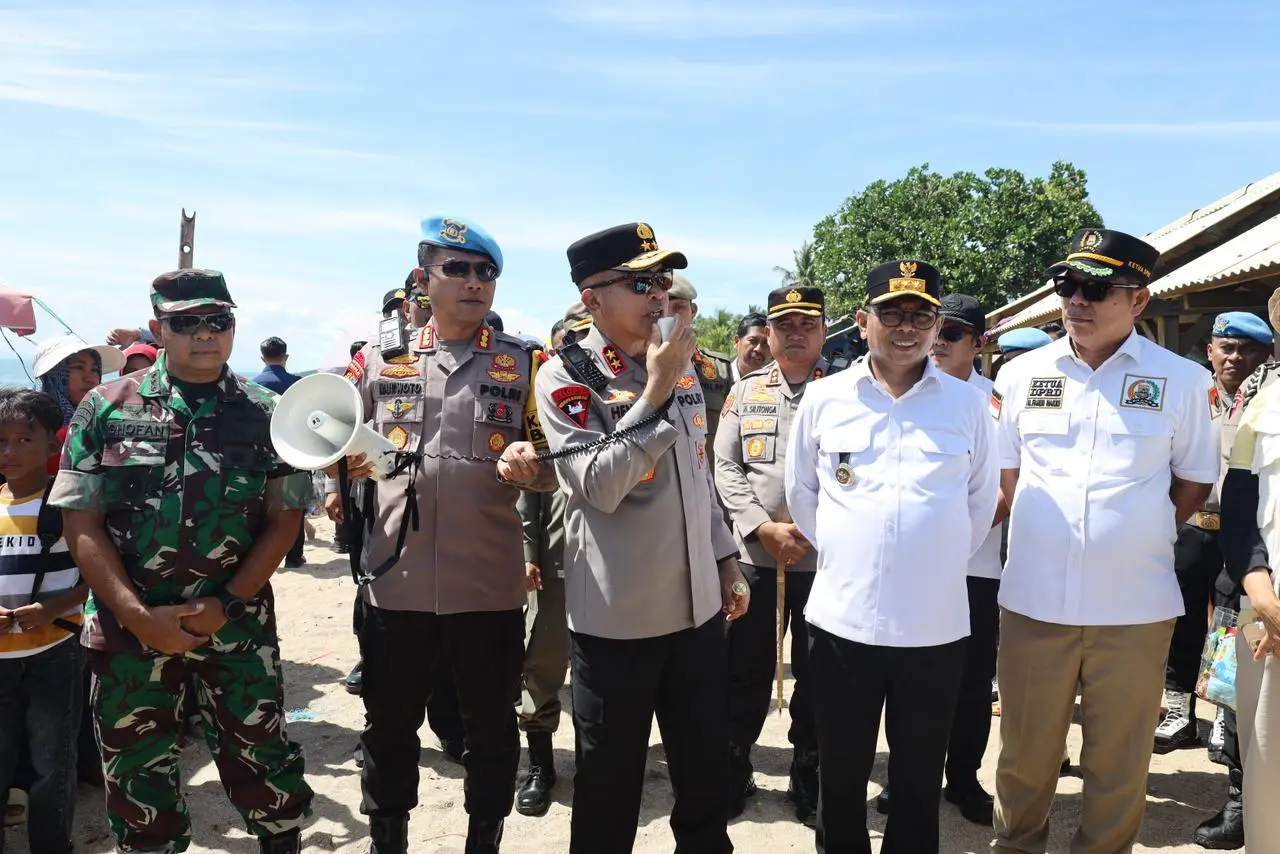 Polda Banten Antisipasi Lonjakan Wisata Anyer-Cinangka dengan Sistem One Way