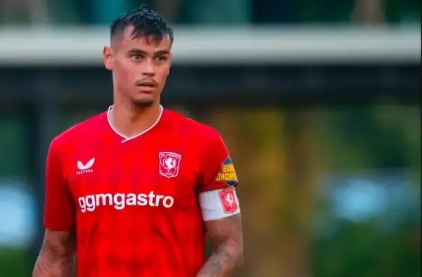 Kapten FC Twente Pasang Badan Bela Nasib Mees Hilgers: “Dia Tetap Rekan Satu Tim Kami”