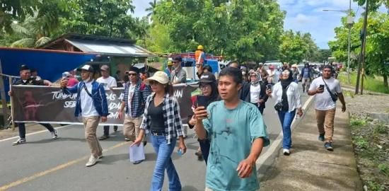 Puluhan Masa Aksi Padati Jalan Perbatasan BMR-Minahasa, Warga BMR Mendesak Pemekaran Provinsi di Percepat