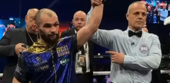 Elnur Samedov Rebut Gelar Interim WBA Usai Hentikan John Lenon Gutierrez di Ronde Ke-11