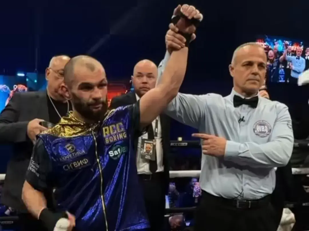 Elnur Samedov Rebut Gelar Interim WBA Usai Hentikan John Lenon Gutierrez di Ronde Ke-11