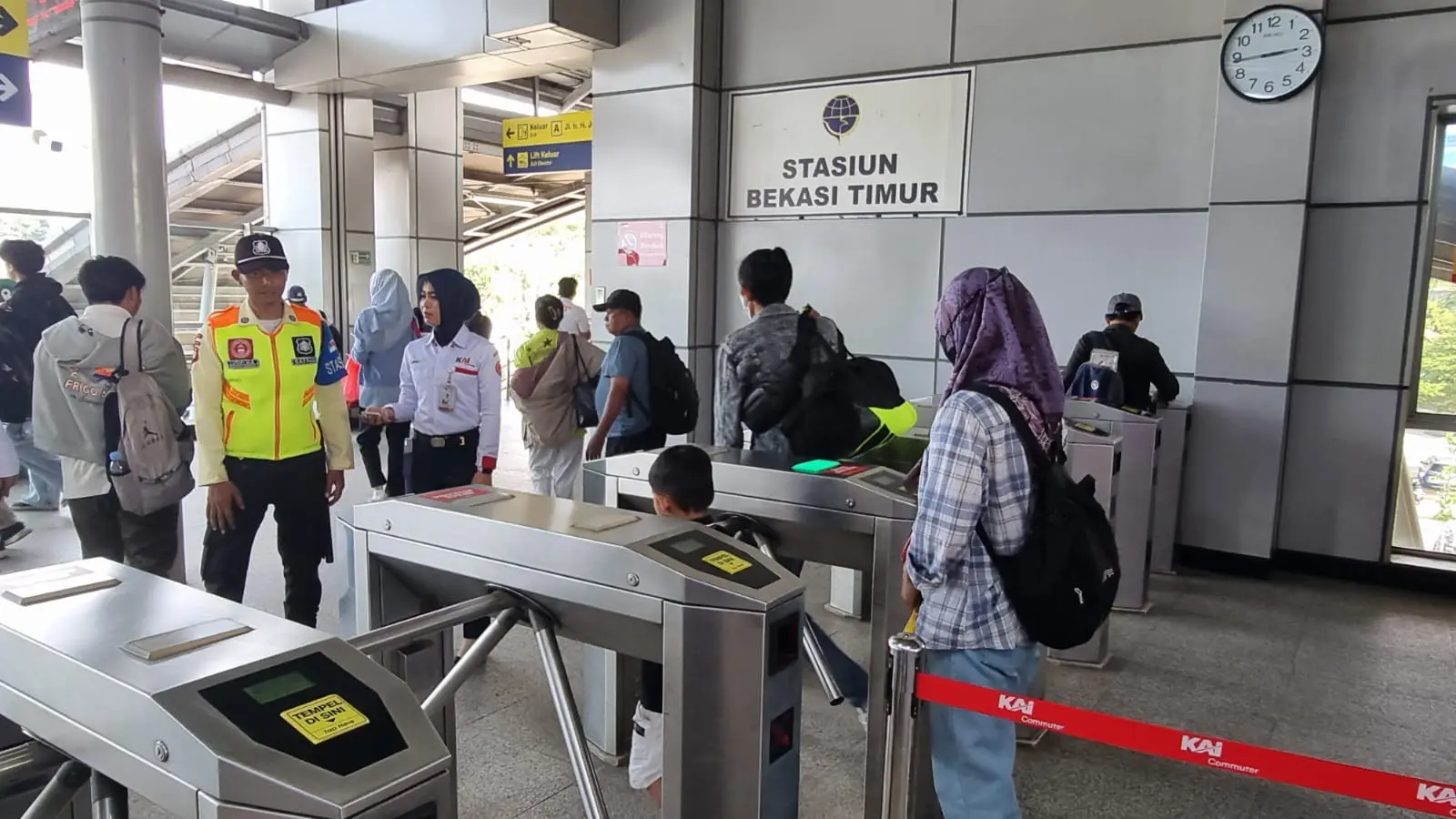 Info Commuter Line: Layanan Commuter Line Cikarang Kembali Normal Sepenuhnya Usai Penanganan Insiden di Stasiun Bekasi Timur