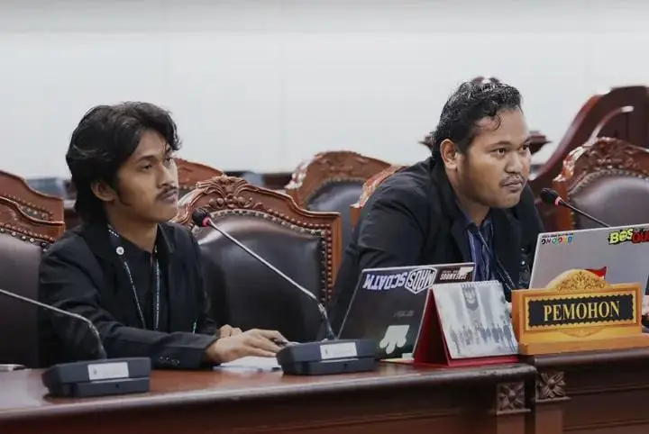 Dua Mahasiswa Tagih Amanat Konstitusi 20% Anggaran Pendidikan: Mahkamah Konstitusi Gelar Sidang Pendahuluan Uji Materi UU Pesantren