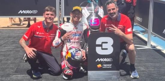 Veda Ega Pratama Ukir Sejarah dengan Podium Moto3 GP Brasil 2026