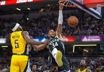 Giannis Antetokounmpo Cetak Buzzer Beater, Bucks Tumbangkan Pacers 117–115