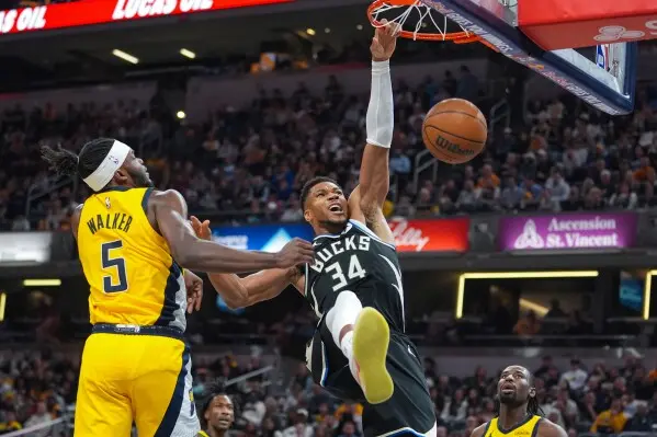 Giannis Antetokounmpo Cetak Buzzer Beater, Bucks Tumbangkan Pacers 117–115