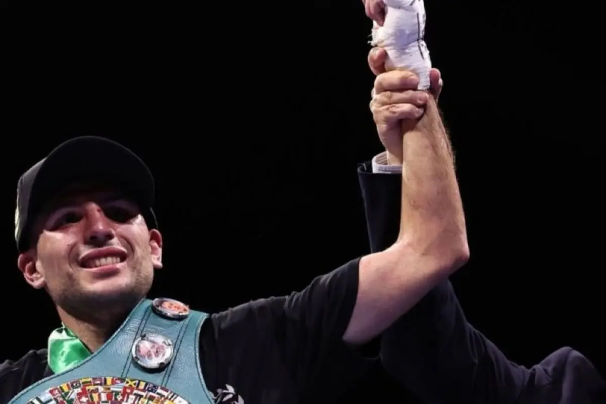 Lorente Jadi Penantang Wajib Gelar Dunia WBC Usai Kalahkan Collins