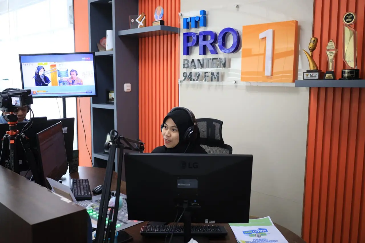 Peringati Hari Bhayangkara ke-80, Kabidhumas Polda Banten Paparkan Capaian Kinerja dalam Talkshow RRI Banten