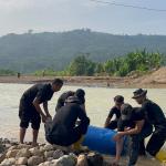 Dukung Mobilitas Warga, Satbrimob Polda Banten Revitalisasi Jembatan di Bayah