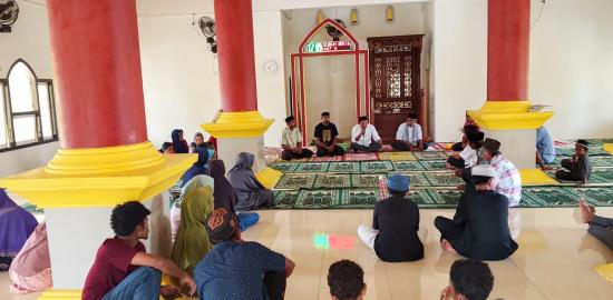 Gelar Ramadan Bersahabat: Karang Taruna Desa Bicoli Berbagi Santunan