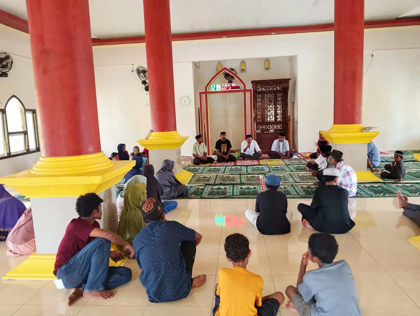 Gelar Ramadan Bersahabat: Karang Taruna Desa Bicoli Berbagi Santunan