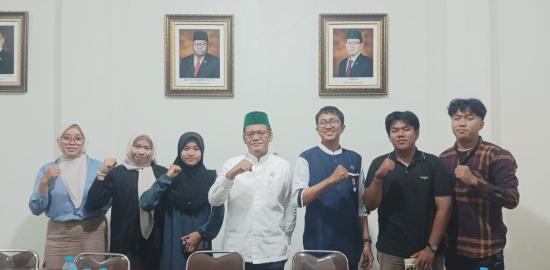 Mahasiswa IAIN Sorong Audience ke Senator Hartono