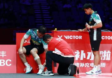 Cedera Pergelangan Kaki Hentikan Langkah Moh Reza Pahlevi di Semifinal BWF World Tour Finals 2025